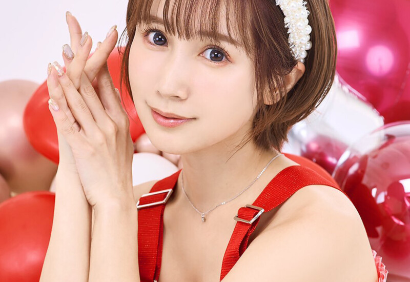 Minami Kojima in a red balloon